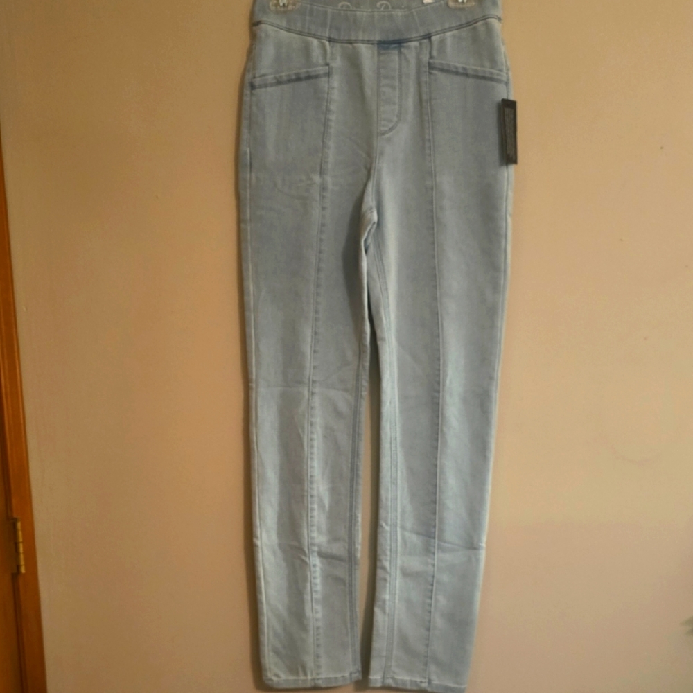New Divine Denim Women's Size 2 T Light Wash Pull On‎ Stretch Denim Jegging Jean